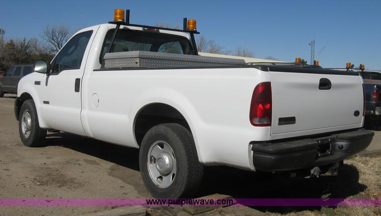 image for item E2883 2006 Ford F250 Super Duty XL pickup truck