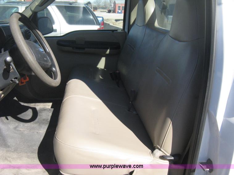 image for item E2883 2006 Ford F250 Super Duty XL pickup truck