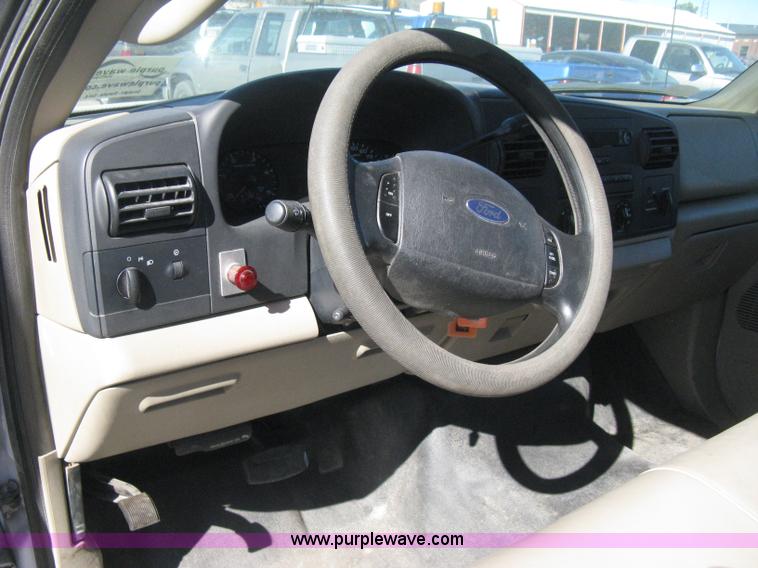image for item E2883 2006 Ford F250 Super Duty XL pickup truck