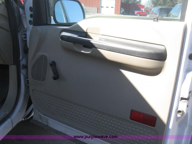 image for item E2883 2006 Ford F250 Super Duty XL pickup truck