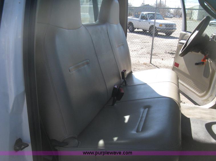 image for item E2883 2006 Ford F250 Super Duty XL pickup truck