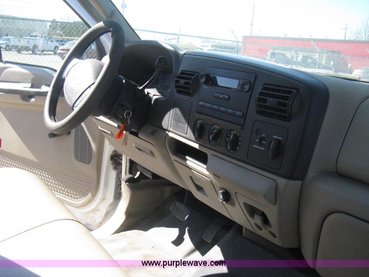 image for item E2883 2006 Ford F250 Super Duty XL pickup truck
