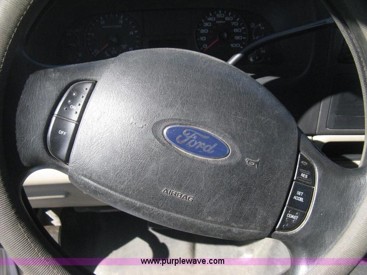 image for item E2883 2006 Ford F250 Super Duty XL pickup truck