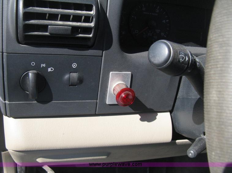 image for item E2883 2006 Ford F250 Super Duty XL pickup truck