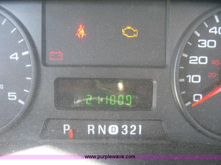 image for item E2883 2006 Ford F250 Super Duty XL pickup truck