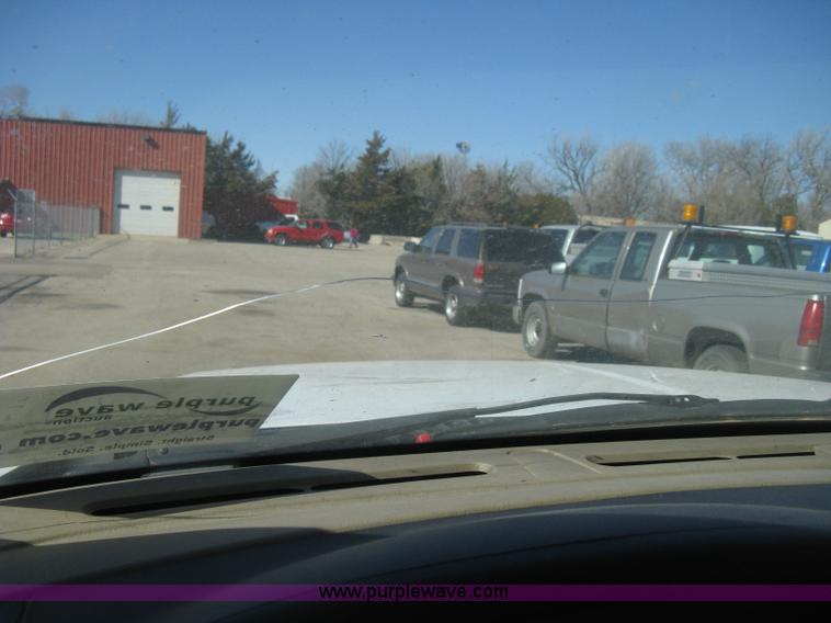 image for item E2883 2006 Ford F250 Super Duty XL pickup truck