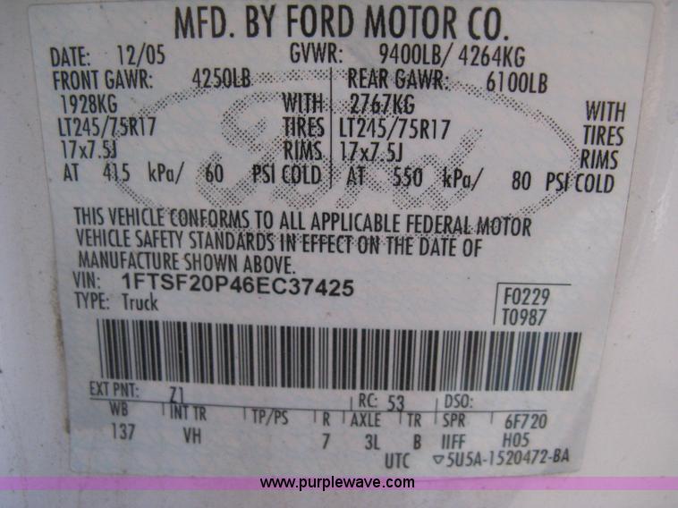 image for item E2883 2006 Ford F250 Super Duty XL pickup truck