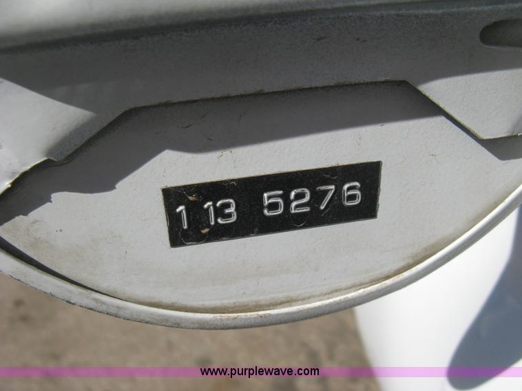 image for item E2883 2006 Ford F250 Super Duty XL pickup truck