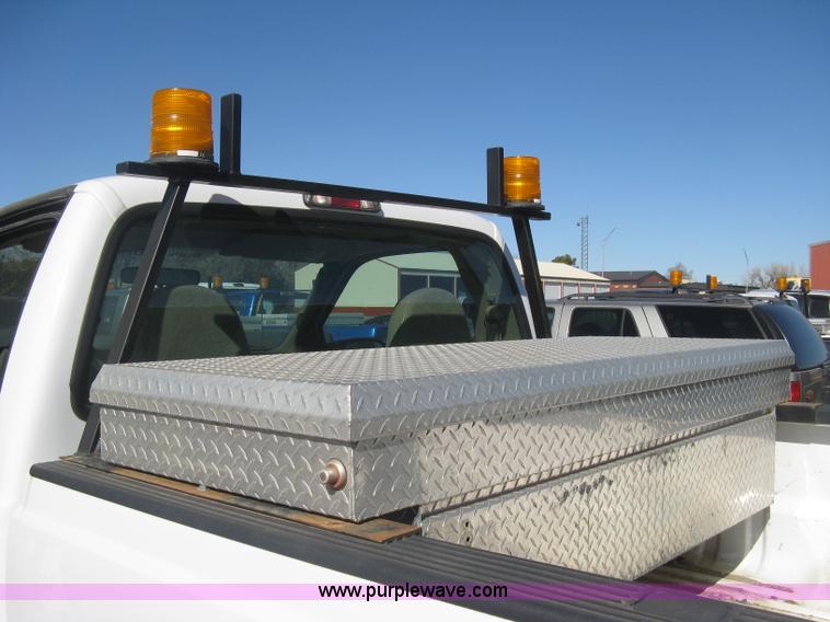 image for item E2883 2006 Ford F250 Super Duty XL pickup truck