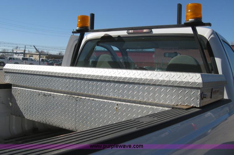 image for item E2883 2006 Ford F250 Super Duty XL pickup truck