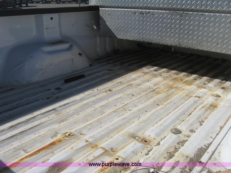 image for item E2883 2006 Ford F250 Super Duty XL pickup truck