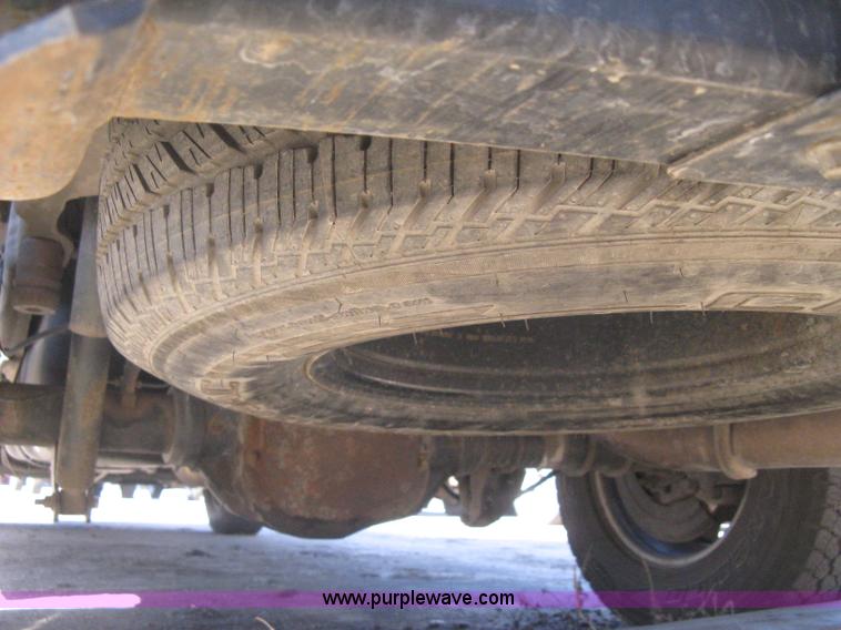 image for item E2883 2006 Ford F250 Super Duty XL pickup truck