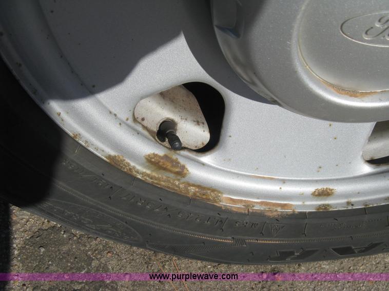 image for item E2883 2006 Ford F250 Super Duty XL pickup truck