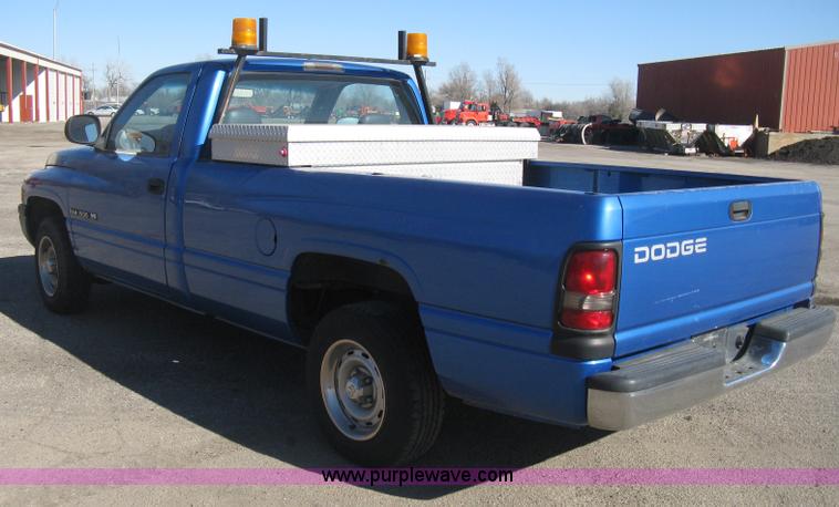 image for item E2886 2001 Dodge Ram 1500 pickup truck