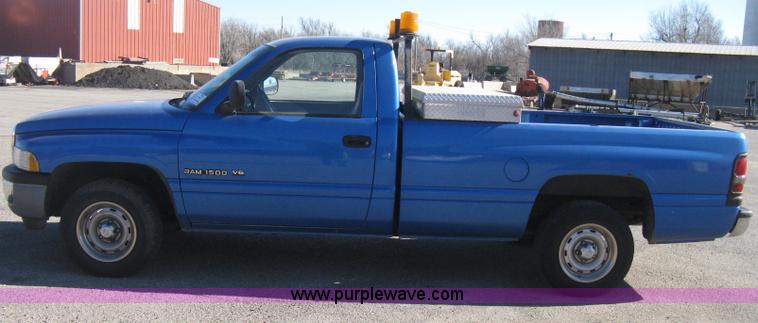 image for item E2886 2001 Dodge Ram 1500 pickup truck