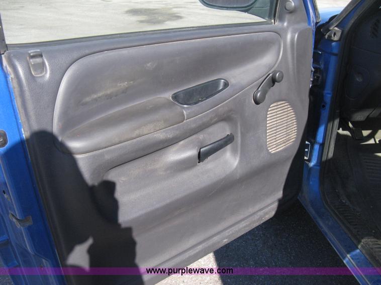 image for item E2886 2001 Dodge Ram 1500 pickup truck