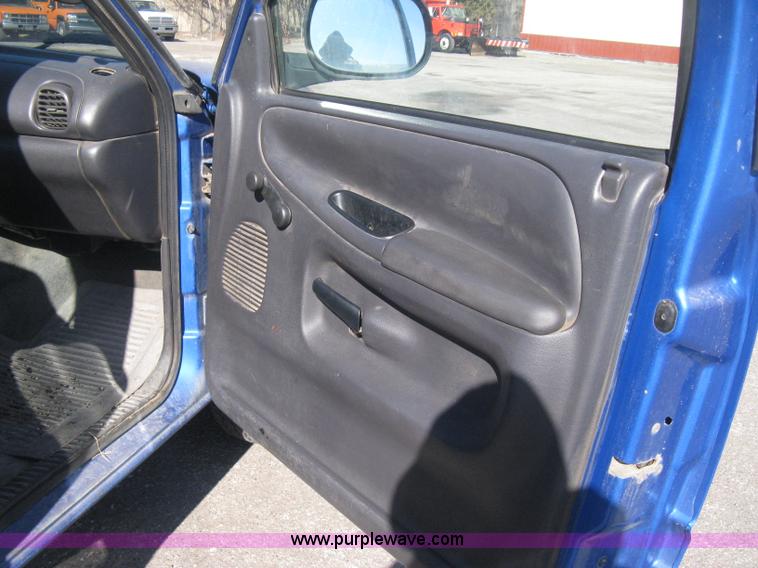 image for item E2886 2001 Dodge Ram 1500 pickup truck