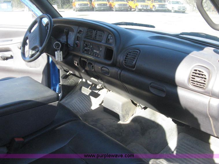 image for item E2886 2001 Dodge Ram 1500 pickup truck