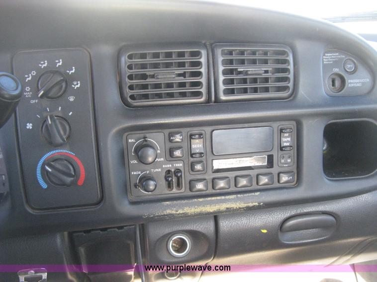 image for item E2886 2001 Dodge Ram 1500 pickup truck