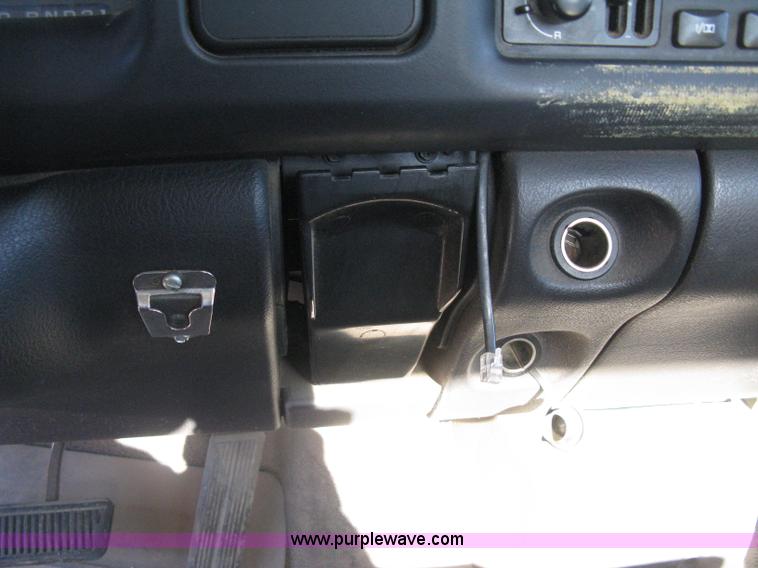 image for item E2886 2001 Dodge Ram 1500 pickup truck