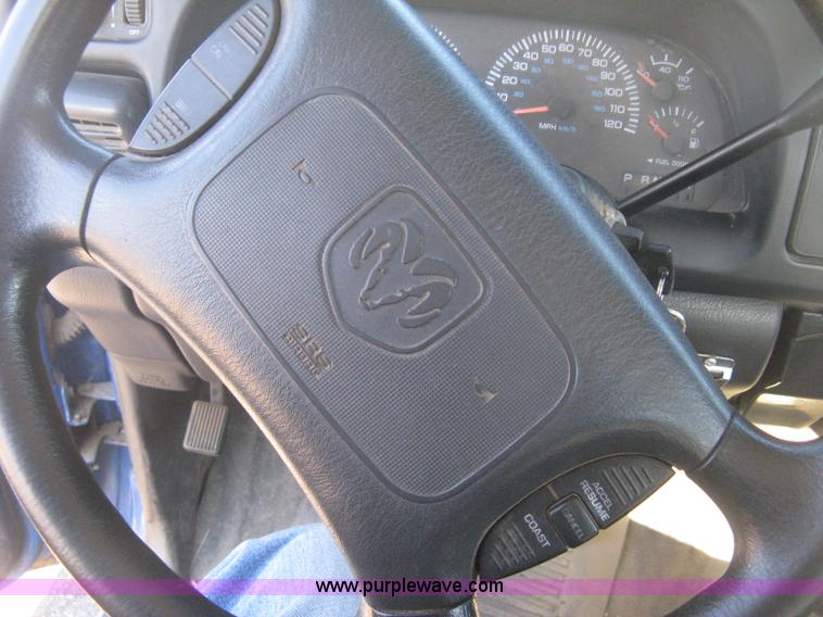 image for item E2886 2001 Dodge Ram 1500 pickup truck