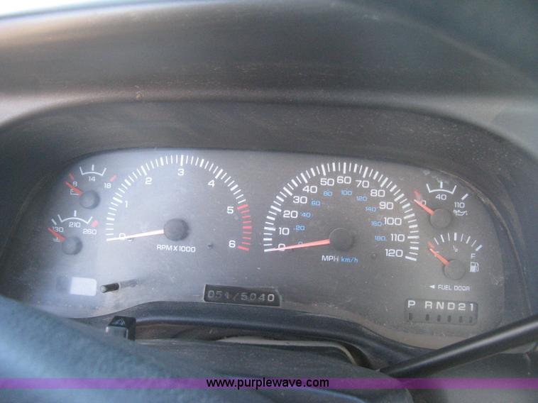 image for item E2886 2001 Dodge Ram 1500 pickup truck