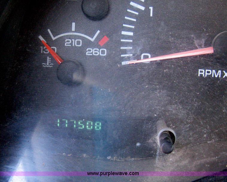 image for item E2886 2001 Dodge Ram 1500 pickup truck