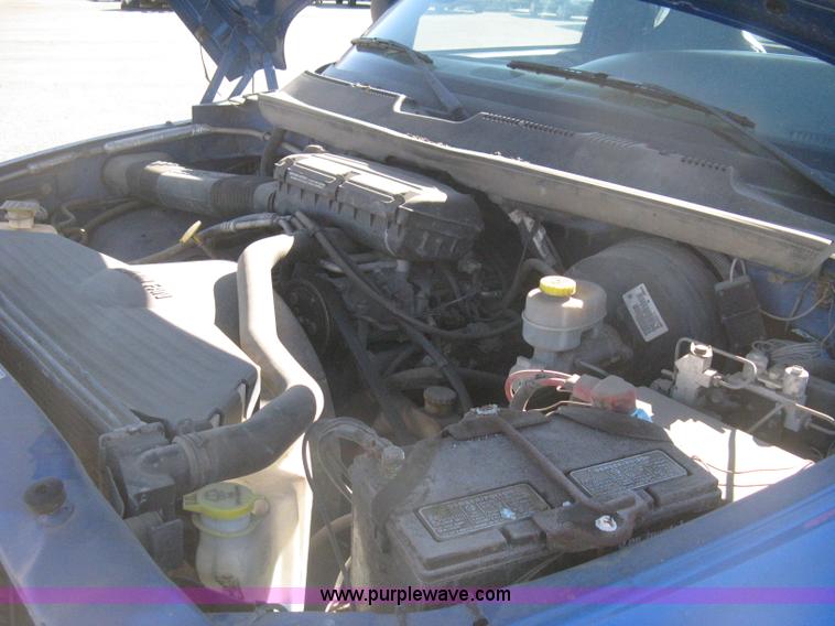 image for item E2886 2001 Dodge Ram 1500 pickup truck