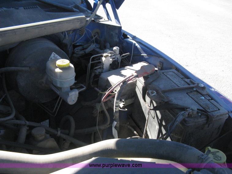 image for item E2886 2001 Dodge Ram 1500 pickup truck