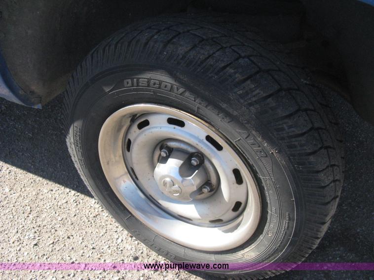 image for item E2886 2001 Dodge Ram 1500 pickup truck