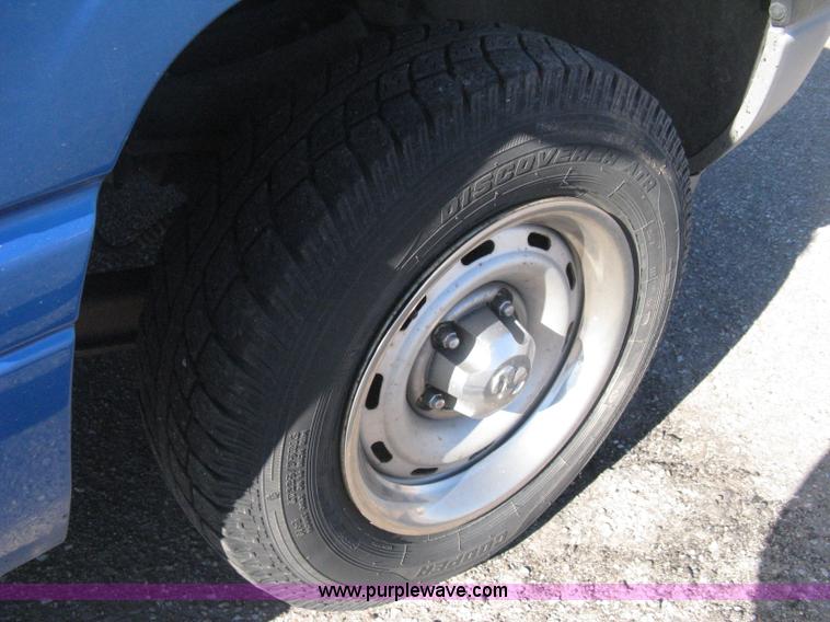 image for item E2886 2001 Dodge Ram 1500 pickup truck