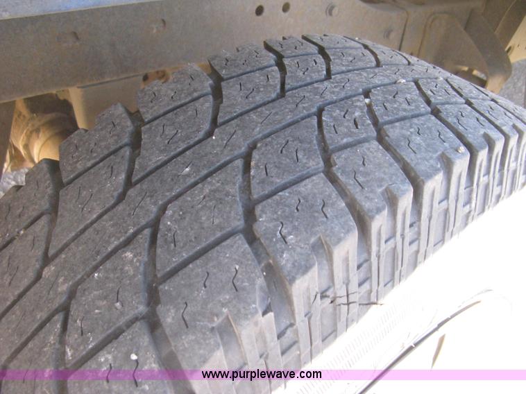 image for item E2886 2001 Dodge Ram 1500 pickup truck