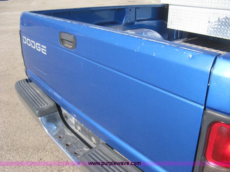 image for item E2886 2001 Dodge Ram 1500 pickup truck