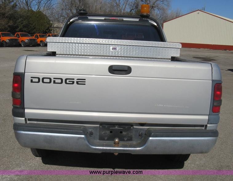 image for item E2887 2001 Dodge Ram 1500 Club Cab pickup truck