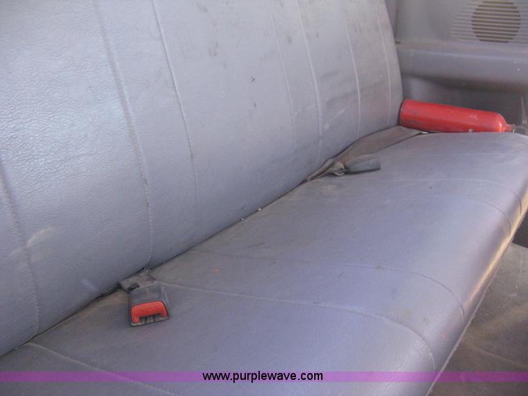 image for item E2887 2001 Dodge Ram 1500 Club Cab pickup truck