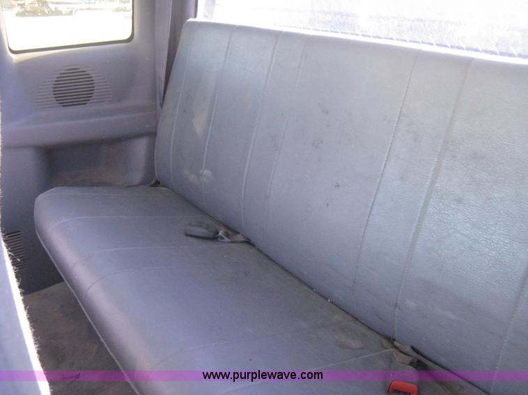 image for item E2887 2001 Dodge Ram 1500 Club Cab pickup truck