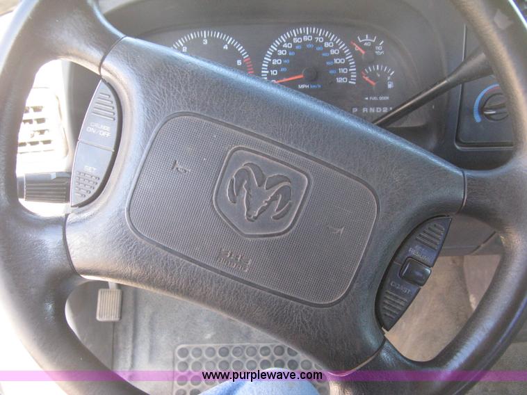 image for item E2887 2001 Dodge Ram 1500 Club Cab pickup truck