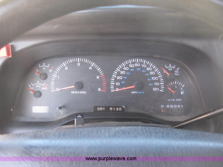 image for item E2887 2001 Dodge Ram 1500 Club Cab pickup truck