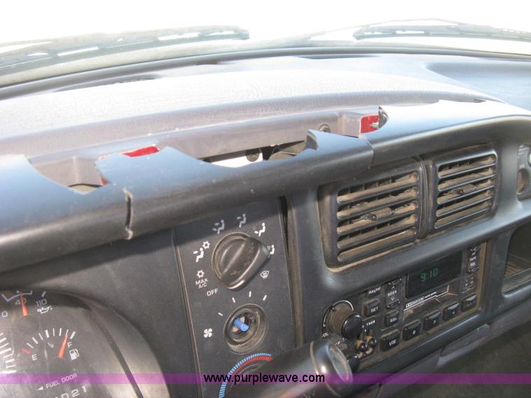 image for item E2887 2001 Dodge Ram 1500 Club Cab pickup truck