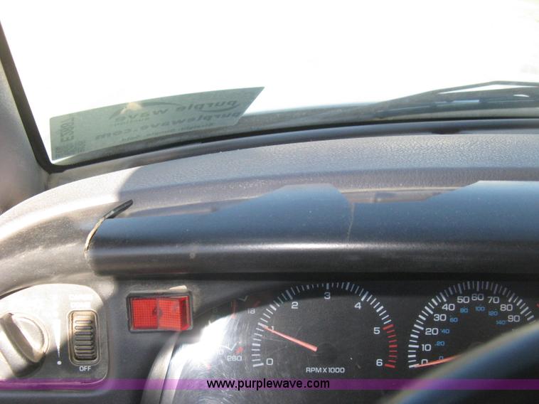 image for item E2887 2001 Dodge Ram 1500 Club Cab pickup truck