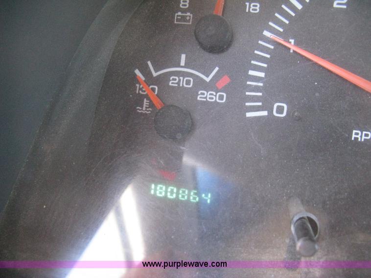 image for item E2887 2001 Dodge Ram 1500 Club Cab pickup truck