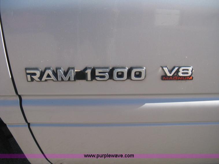 image for item E2887 2001 Dodge Ram 1500 Club Cab pickup truck
