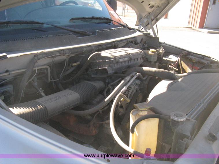 image for item E2887 2001 Dodge Ram 1500 Club Cab pickup truck