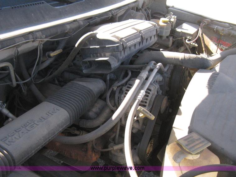 image for item E2887 2001 Dodge Ram 1500 Club Cab pickup truck