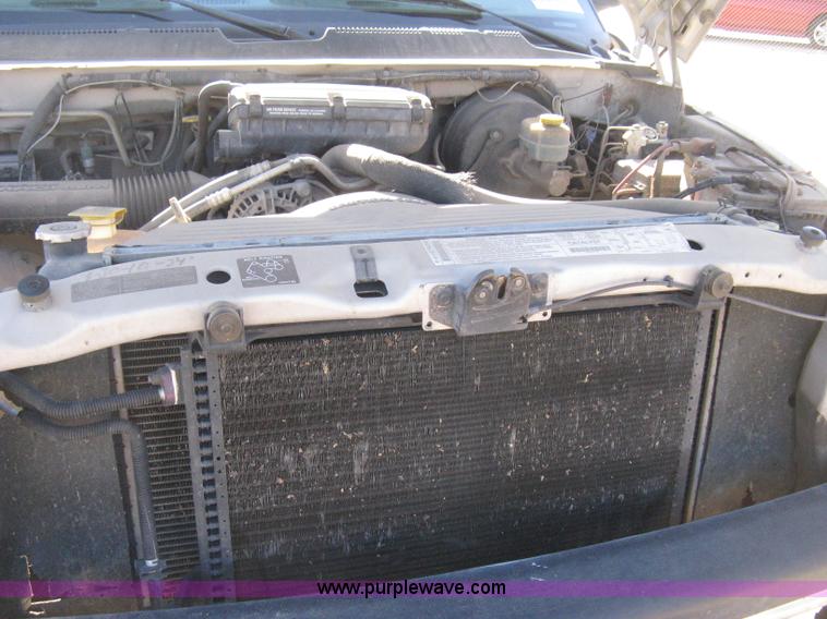 image for item E2887 2001 Dodge Ram 1500 Club Cab pickup truck