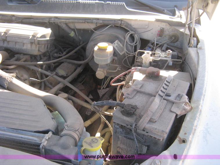 image for item E2887 2001 Dodge Ram 1500 Club Cab pickup truck