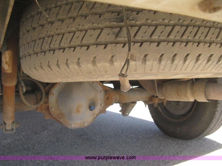 image for item E2887 2001 Dodge Ram 1500 Club Cab pickup truck