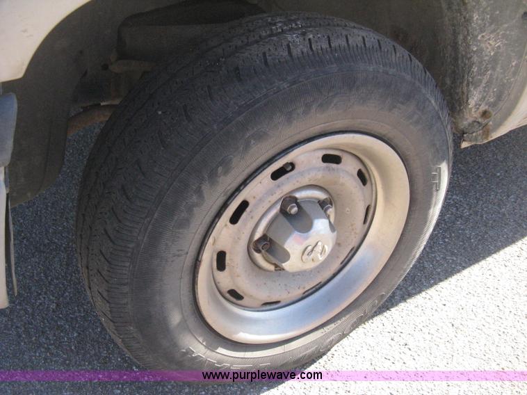 image for item E2887 2001 Dodge Ram 1500 Club Cab pickup truck