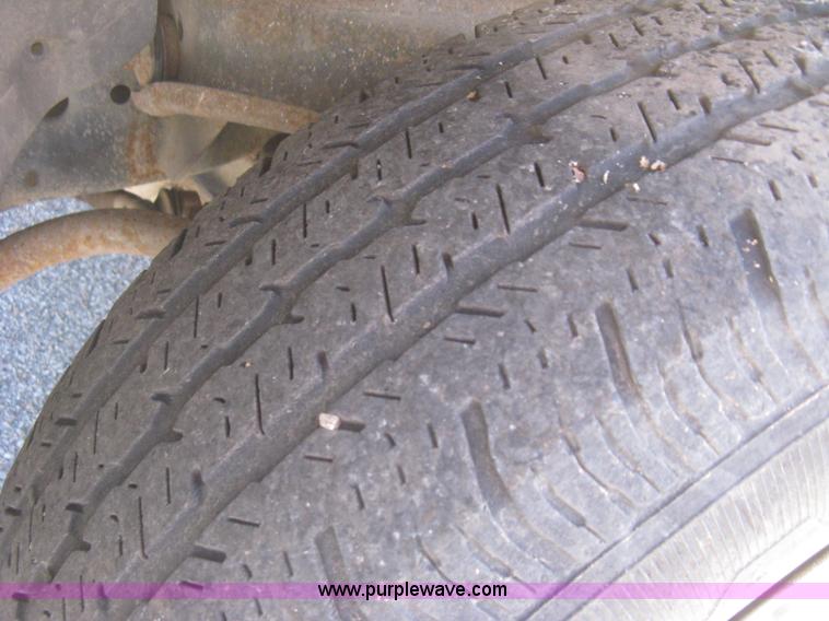 image for item E2887 2001 Dodge Ram 1500 Club Cab pickup truck