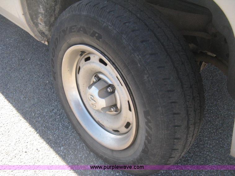 image for item E2887 2001 Dodge Ram 1500 Club Cab pickup truck